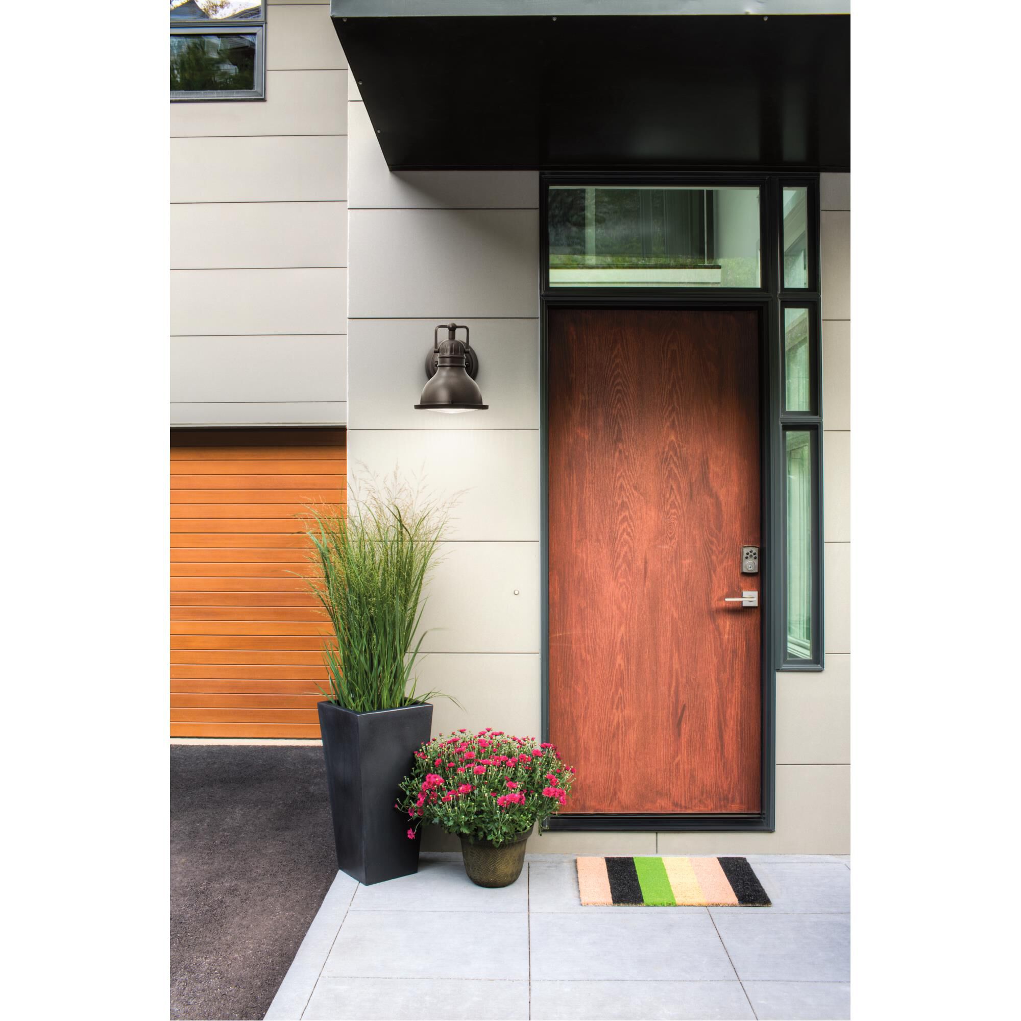 Shown in Olde Bronze finish and Clear Fresnel glass